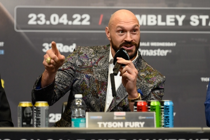 Tyson Fury Se Moque De Francis Ngannou Et Mike Tyson En Action L