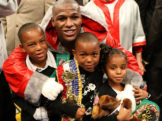 Collision de voiture impliquant ses propres enfants : Mayweather Jr. fait face à des poursuites …