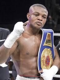 Junior Makabu et Thabiso Mchunu en duel, dans un combat éliminatoire