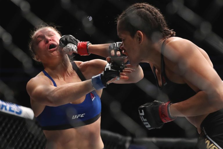 UFC 207 :  Amanda Nunes passe le KO à Ronda Rousey en 48 secondes