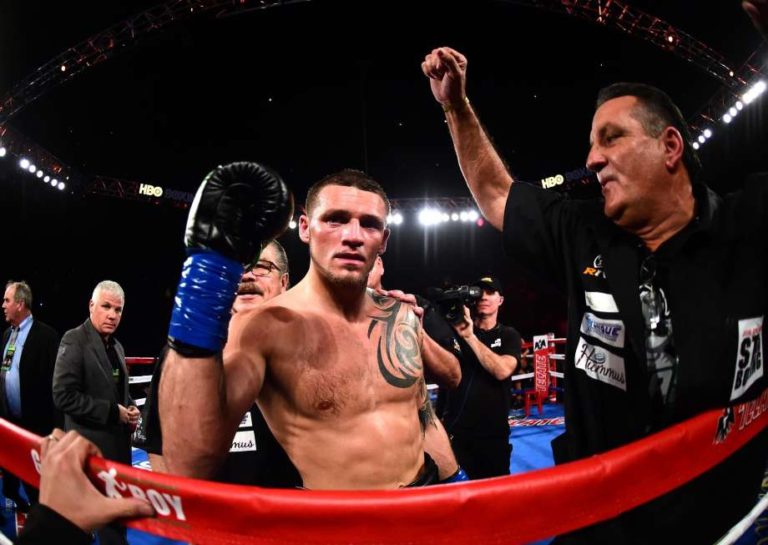 Joe Smith défait avec brio Bernard Hopkins par TKO