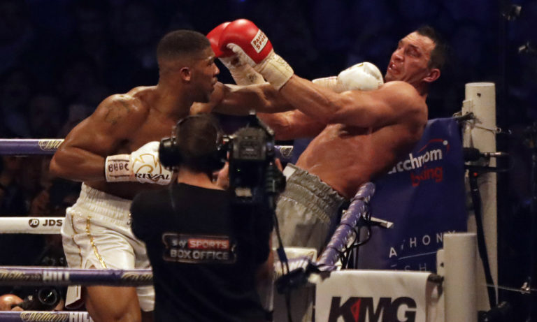 Anthony Joshua stoppe Wladimir Klitschko dans un dramatique combat !