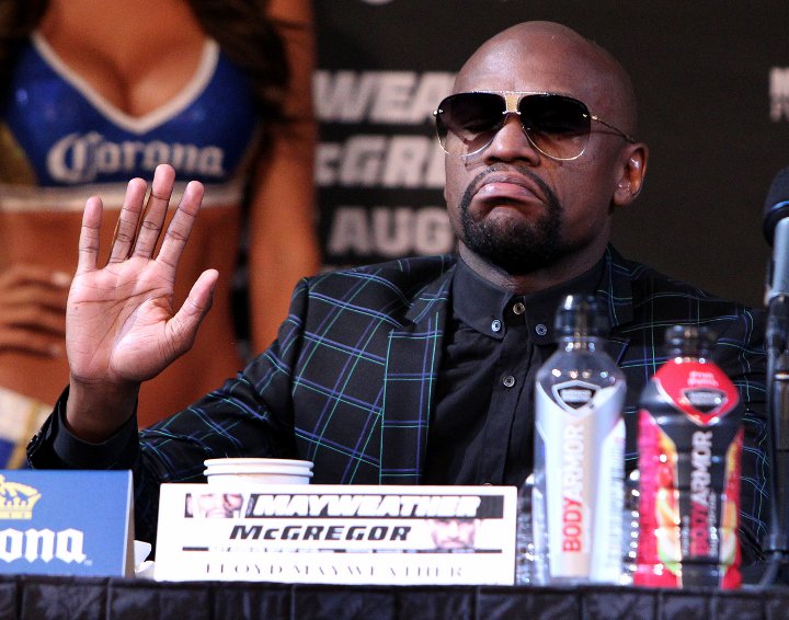 Mayweather Jr. : « J’ai un menton de granite, Je peux prendre les frappes comme lorsque j’en donne ! »