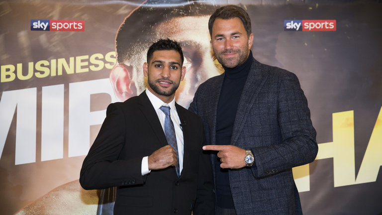 Amir Khan fait l’annonce de son retour, Signe avec Matchroom Boxing