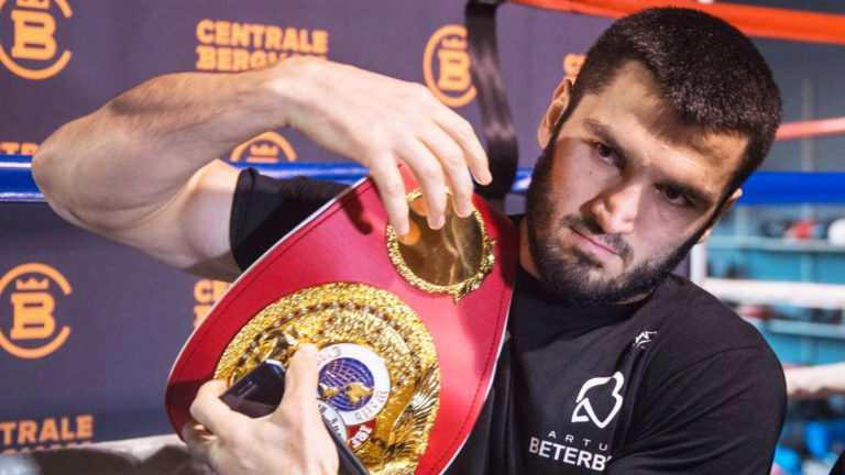 Artur Beterbiev vs. Joe Smith prévu pour Décembre, a dit Yvon Michel