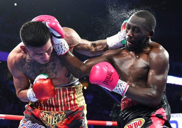 Terence Crawford stoppe Jose Benavidez Jr. au 12e round