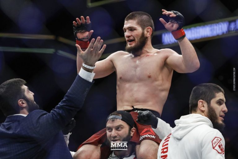 Khabib Nurmagomedov suspendu 9 mois, Doit verser une amende de 500 000 $ pour s’être bagarré à l’UFC 229