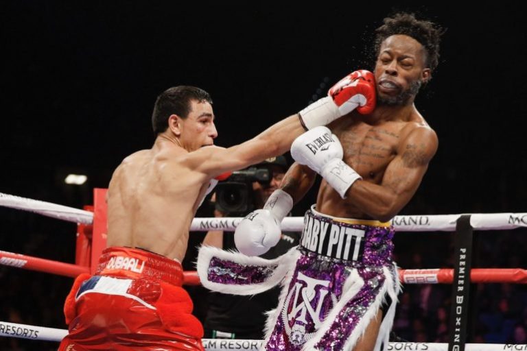 Nordine Oubaali nouveau champion WBC des poids coqs