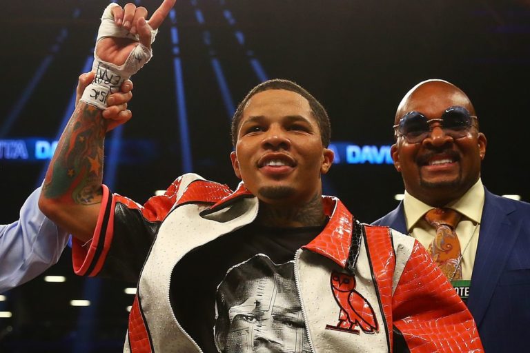 Gervonta Davis stoppe Hugo Ruiz au 1er round