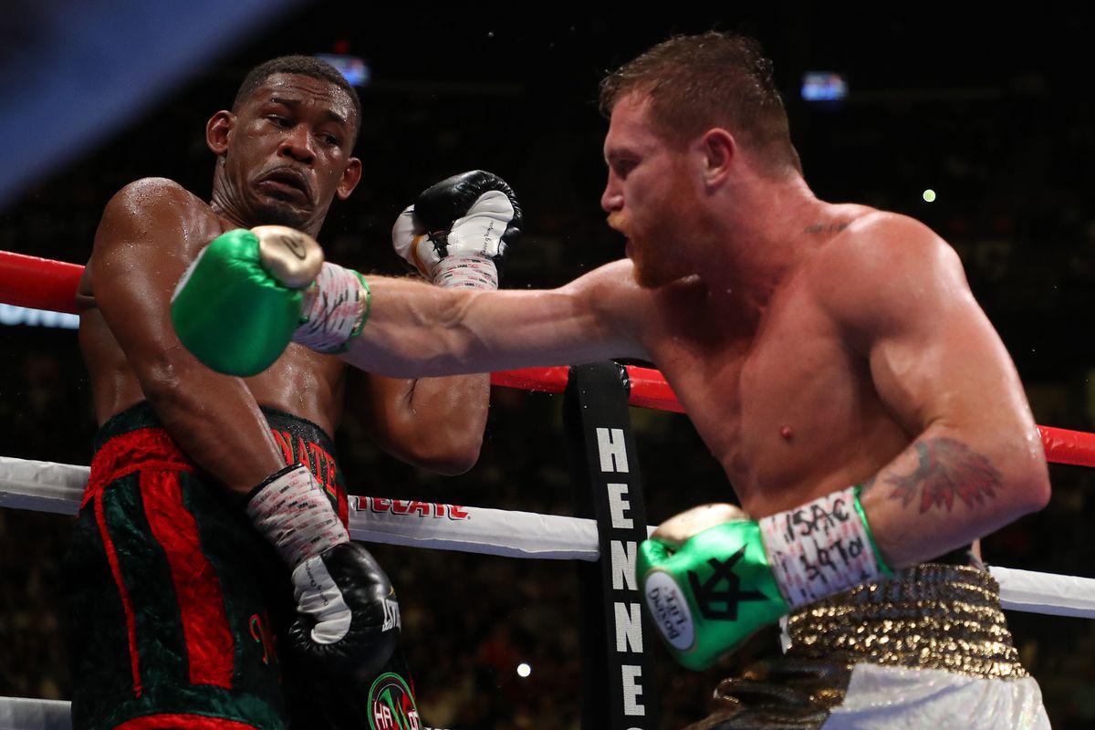 Canelo Alvarez défait Daniel Jacobs par décision