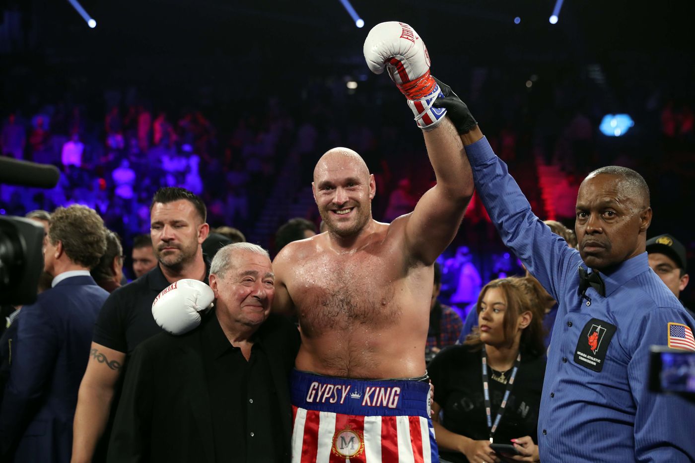 Tyson Fury démolit Tom Schwarz en 2 rounds