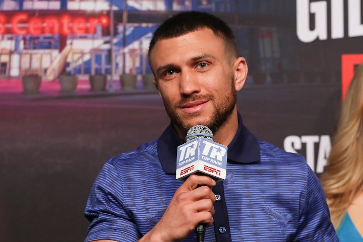 Vasyl Lomachenko sourit : « Teofimo Lopez a dû faire 12 rounds avec un nobody ! »