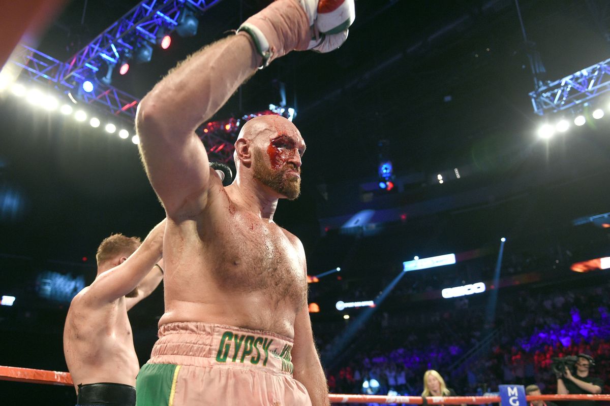 Tyson Fury forcé de combattre avec une horrible coupure, Défait Otto Wallin par décision