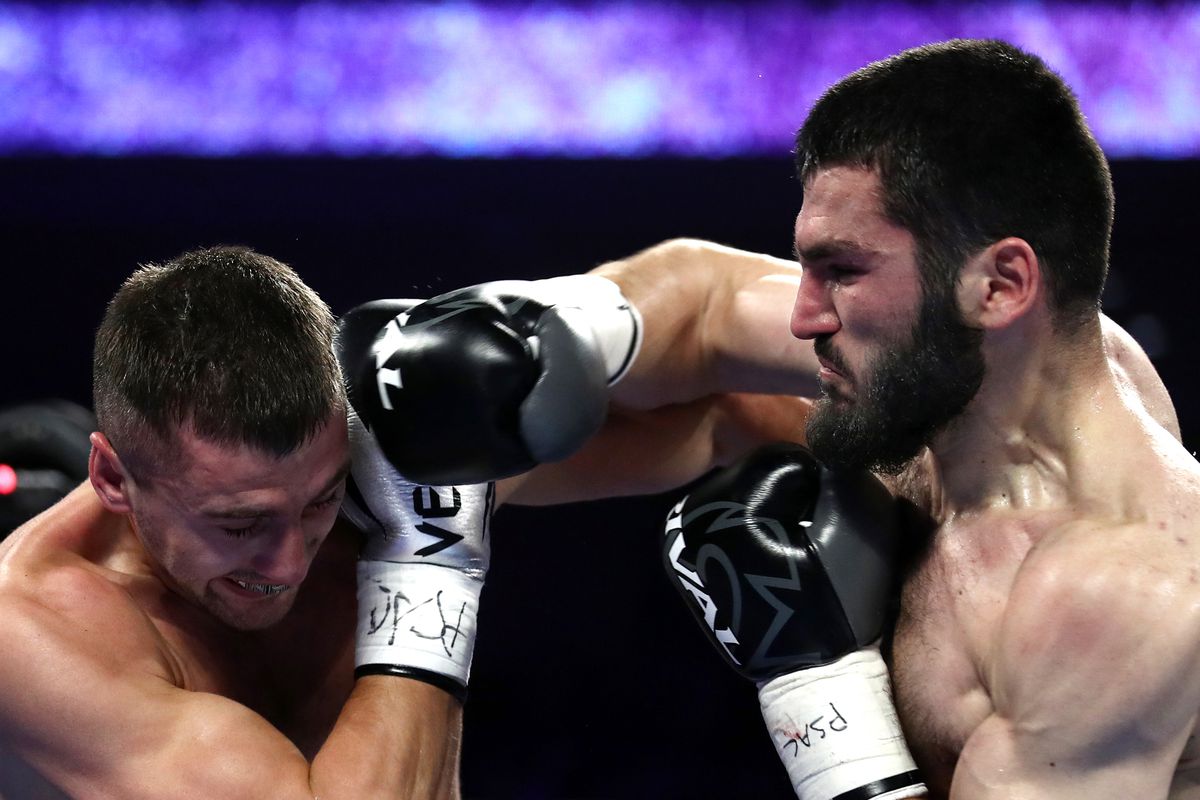 Artur Beterbiev trop fort, Stoppe Oleksandr Gvozdyk au 10e round