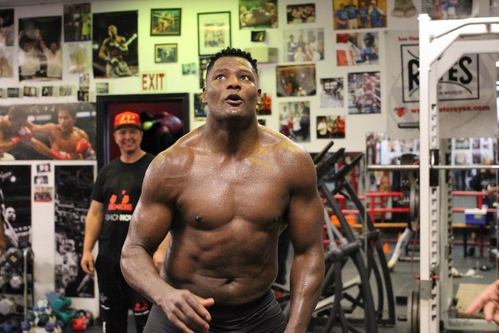 Luis Ortiz met sa touche finale, Montre sa meilleure forme en carrière pour Wilder
