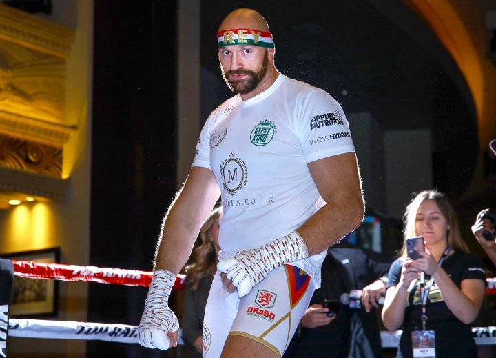 Tyson Fury dit sur Joshua : « Je vais le mettre KO en 2 ou 3 rounds ! »
