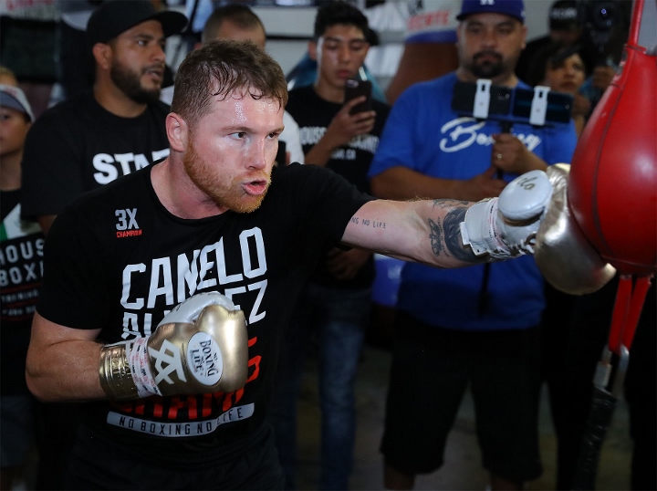 Canelo Alvarez accepte une réduction de sa bourse, Étudie ses options pour Septembre