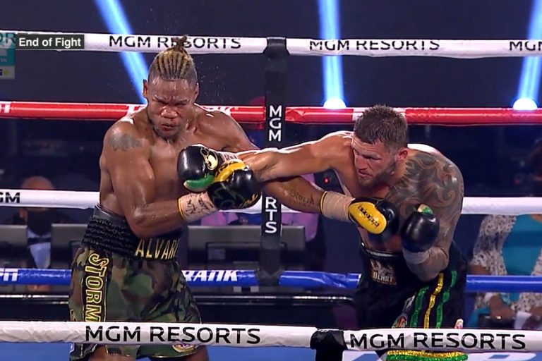 Joe Smith Jr. stoppe Eleider Alvarez au 9e round