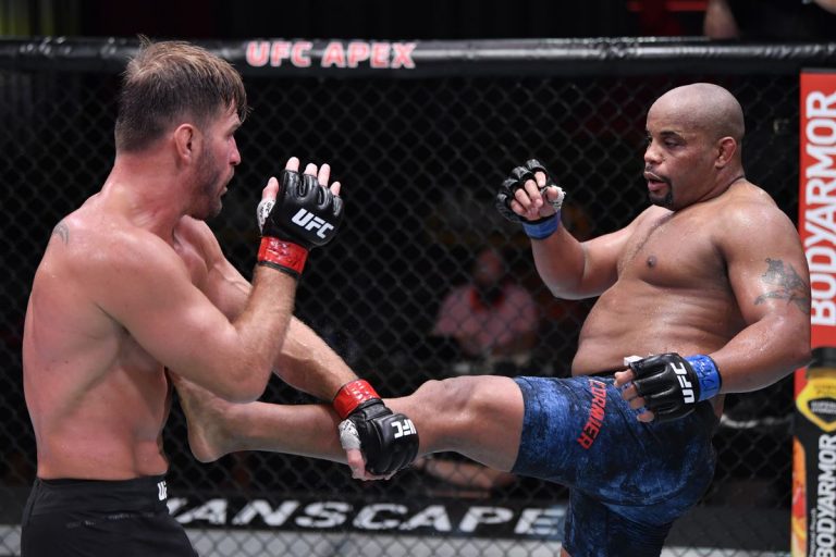 Stipe Miocic vainqueur sur Daniel Cormier dans la trilogie à l’UFC 252