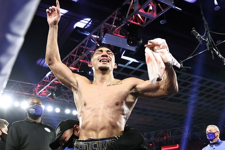 Teofimo Lopez défait Lomachenko et entre dans l’histoire, Unifie les titres des 135 lbs