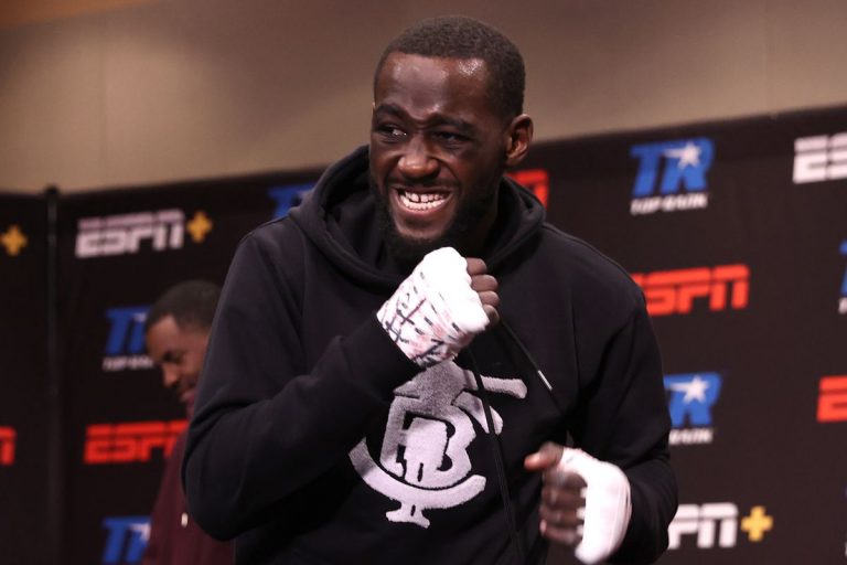 Terence Crawford stoppe Kell Brook au 4e round