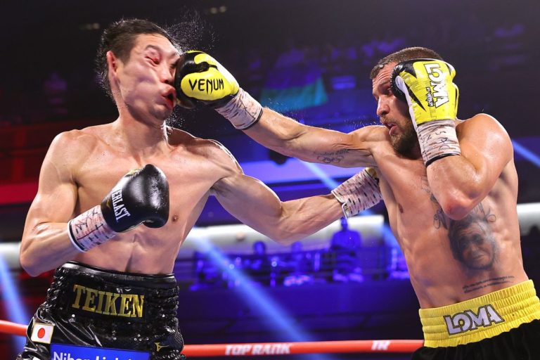 Vasyl Lomachenko stoppe Masayoshi Nakatani au 9e round
