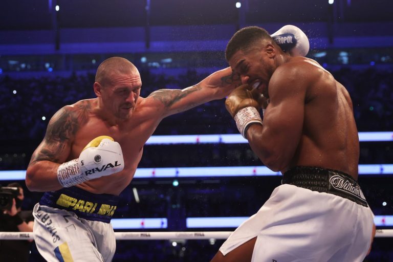 Oleksandr Usyk défait Anthony Joshua par décision, Remporte les titres unifiés des lourds