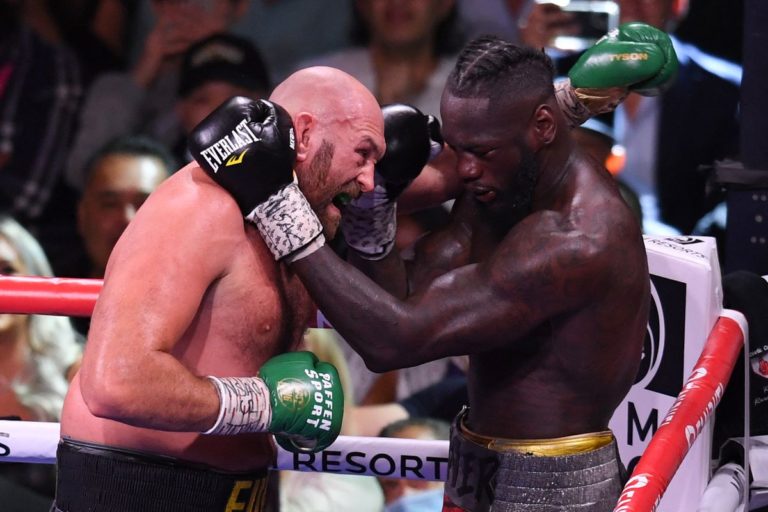 Tyson Fury stoppe Deontay Wilder dans un brutal combat de championnat chez les lourds