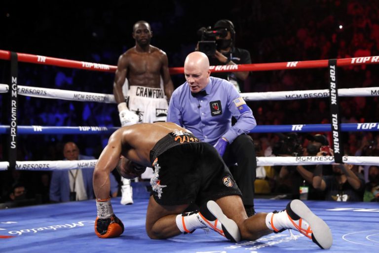 Terence Crawford stoppe Shawn Porter au 10e round