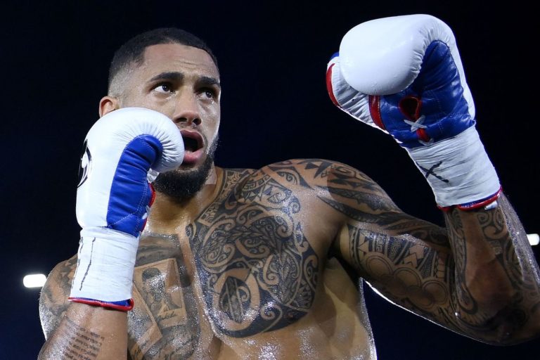 Tony Yoka vs. Martin Bakole reporté à cause des restrictions liées à la Covid