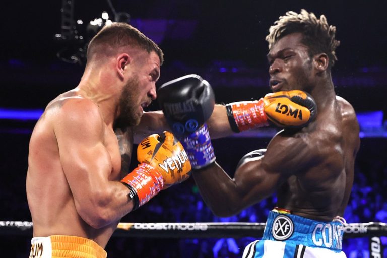 Vasyl Lomachenko défait Richard Commey par décision unanime