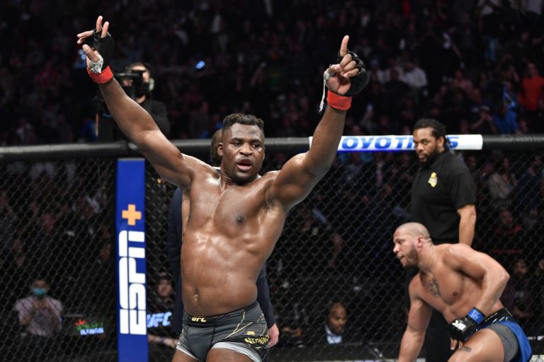 Francis Ngannou devra subir une intervention chirurgicale au genou qui nécessitera une période de récupération de 9 mois