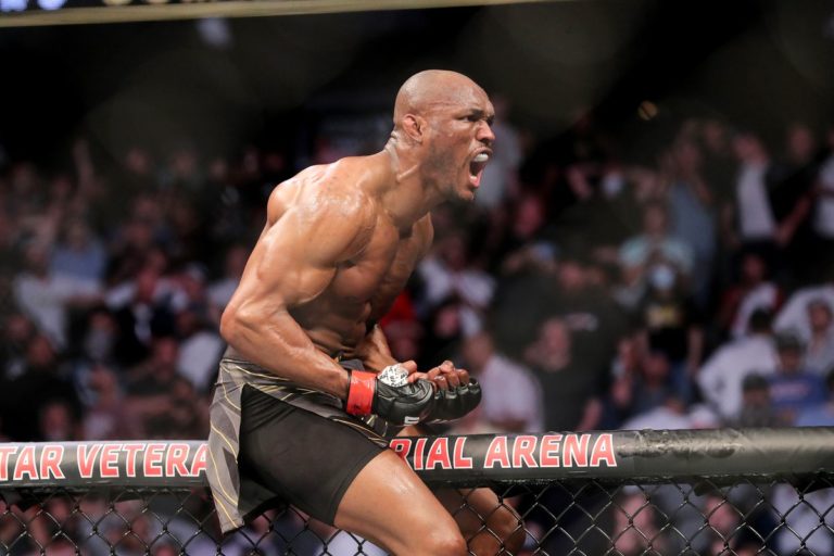 Kamaru Usman affirme qu’il va affronter Canelo Alvarez pour 100 millions $ en Septembre