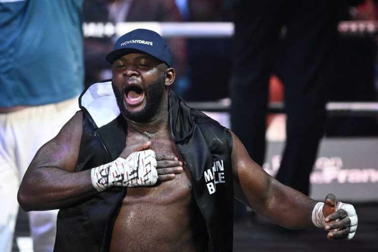Martin Bakole domine Tony Yoka qui perd son premier combat dans les rangs professionnels