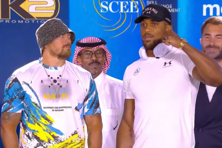 Anthony Joshua et Oleksandr Usyk partagent un long et intense face à face à l’approche de leur rematch en Arabie saoudite