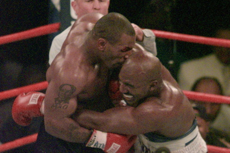 Mike Tyson décrit ce que l’oreille de Evander Holyfield a goûté lorsqu’il a mordu son grand rival dans le ring il y a 25 ans