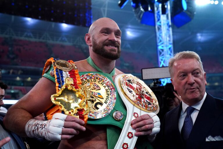 <strong>Fury vs. Usyk reporté : Frank Warren annonce un délai</strong>