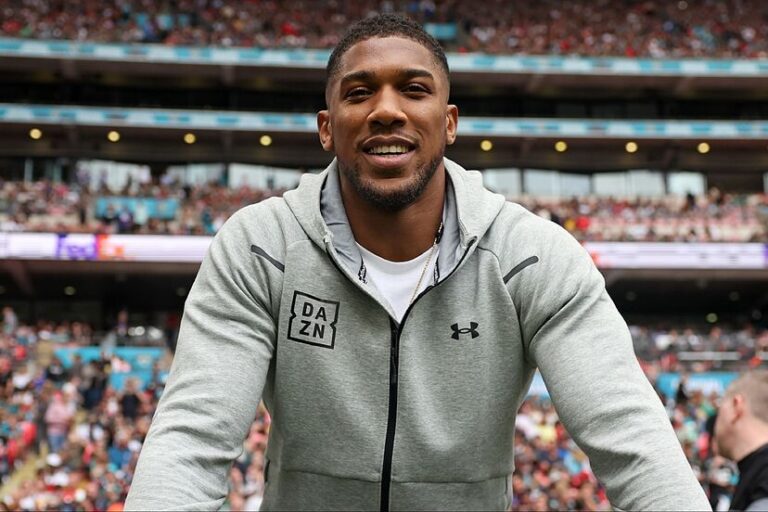 Anthony Joshua a trois adversaires potentiels pour son prochain combat, explique Eddie Hearn