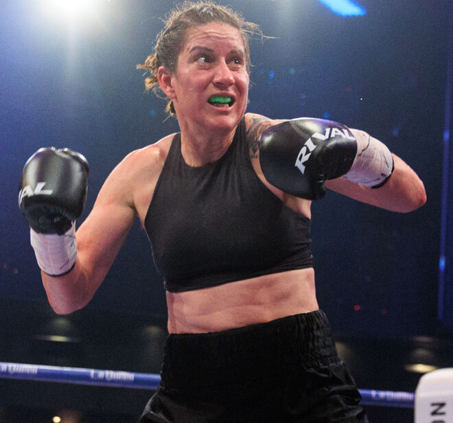 Mary Spencer en championnat mondial intérimaire WBA face à Naomi Mannes le 5 Septembre