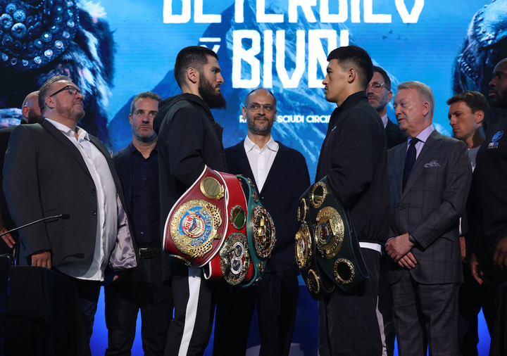 Artur Beterbiev confiant de pouvoir battre Dmitry Bivol : « Si je touche la cible, tout le monde peut être mis KO ! »