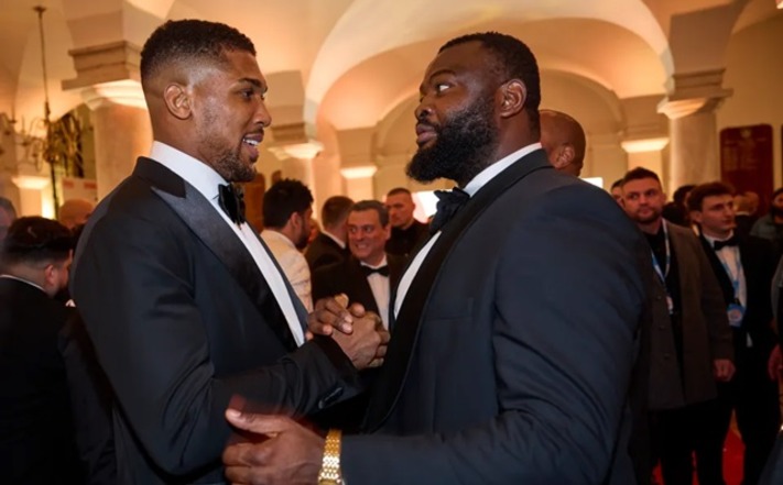 Anthony Joshua vs. Martin Bakole : Aucun accord n’est conclu précise Eddie Hearn
