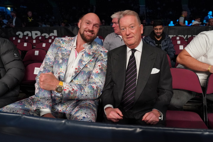 Une trilogie entre Oleksandr Usyk et Tyson Fury en 2026 ? Frank Warren explique la situation