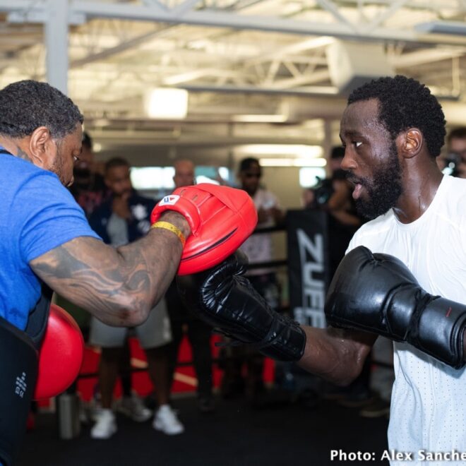 Terence Crawford pris en photos à l’approche de son combat contre Canelo Alvarez, les fans réagissent