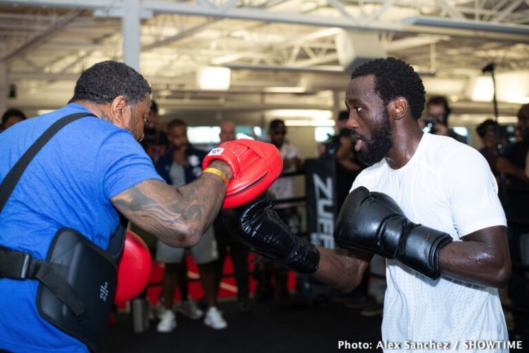 Terence Crawford pris en photos à l’approche de son combat contre Canelo Alvarez, les fans réagissent