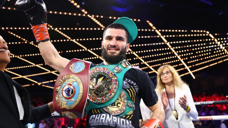 Artur Beterbiev pourrait affronter le mi-lourd invaincu Najee Lopez le 22 Novembre à Riyad