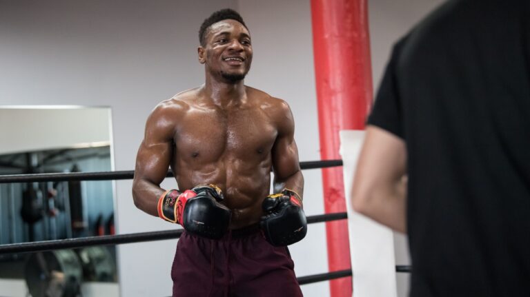 Christian Mbilli cible le vainqueur du combat entre Canelo Alvarez vs. Terence Crawford