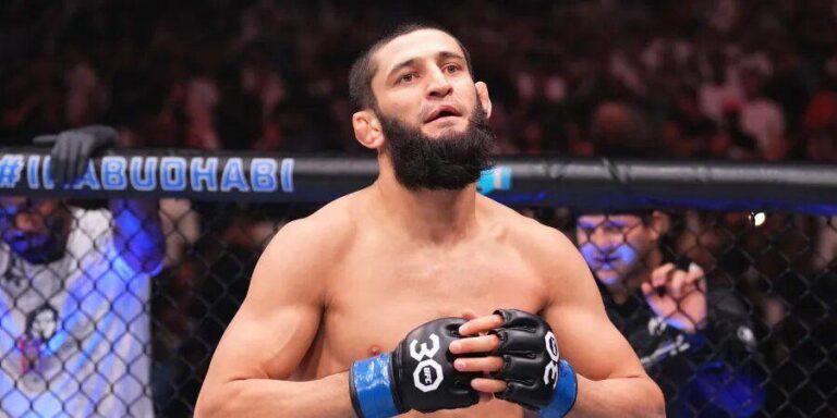 Khamzat Chimaev détrône Dricus Du Plessis et devient champion des poids moyens à l’UFC 319