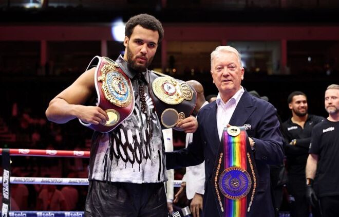 Le promoteur Frank Warren réagit à l’effet que Turki veut voir le combat Usyk vs. Itauma
