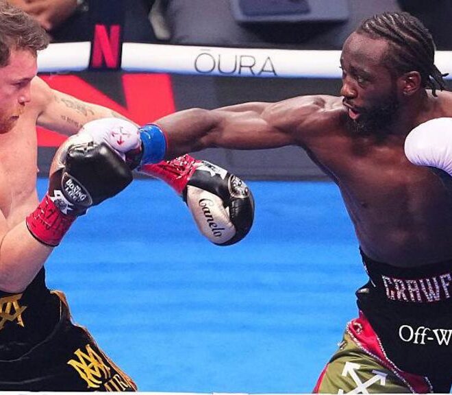 Terence Crawford bat Canelo Alvarez et devient champion incontesté dans une troisième division de poids