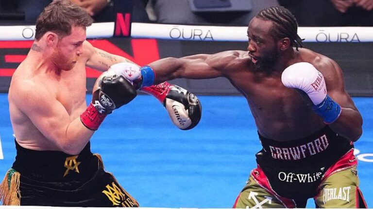 Terence Crawford bat Canelo Alvarez et devient champion incontesté dans une troisième division de poids